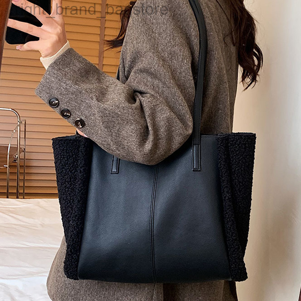 Designer Patchwork Shoulder Bag Overlarge Lambswool Tote Bags for Women Handbags Soft PU Shopper Purses Ladies 2022 Big Clutch W220813, Beige
Designer Patchwork Shoulder Bag Overlarge Lambswool Tote Bags for Women Handbags Soft PU Shopper Purses Ladies 2022 Big Clutch W220813, Beige