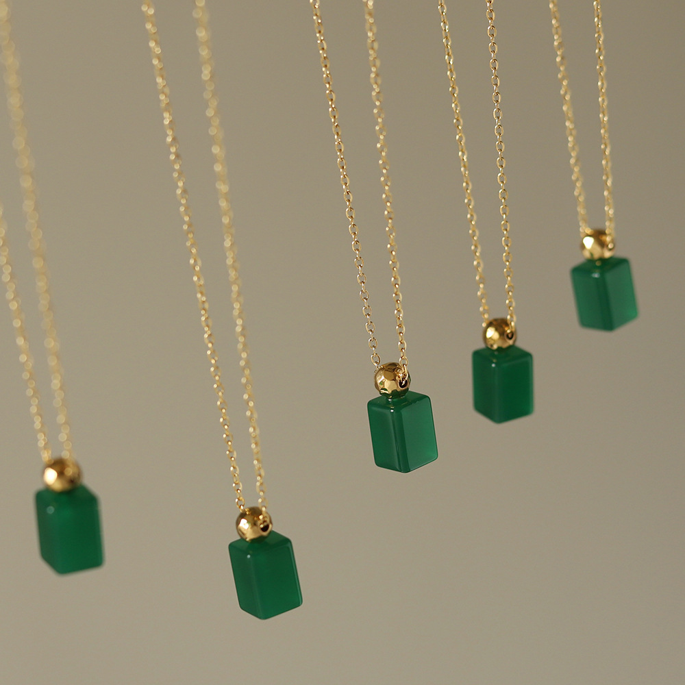 Necklace Whale Rain Jewelry Fashion Ball Emerald Perfume Bottle Necklace Collarbone Chain Plated 18k Gold
Necklace Whale Rain Jewelry Fashion Ball Emerald Perfume Bottle Necklace Collarbone Chain Plated 18k Gold