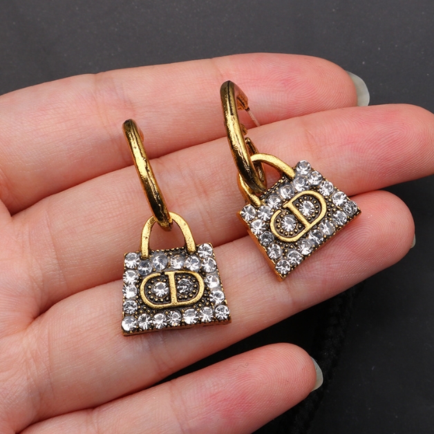 20style Mixed Simple 18K Gold Plated Luxury Design Stud Brand Designers Women Crystal Rhinestone Pearl Long Earring Jewelry
20style Mixed Simple 18K Gold Plated Luxury Design Stud Brand Designers Women Crystal Rhinestone Pearl Long Earring Jewelry