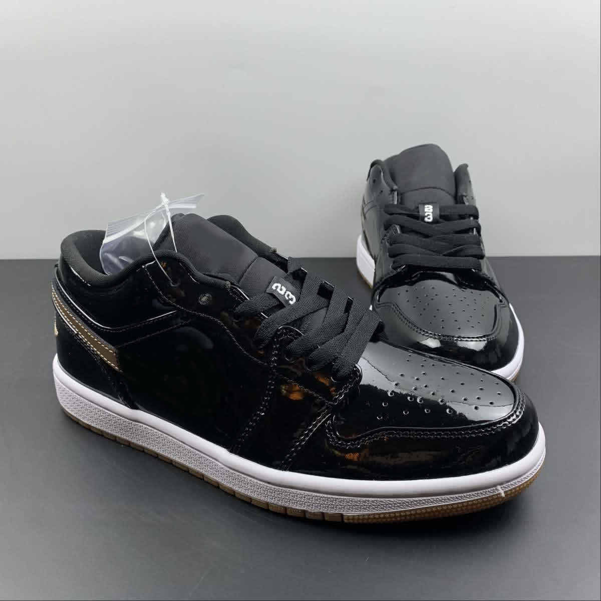 2022 Authentic Low 1 1s basketball shoes 554723-032 Black Gold Patent Sports Sneakers Outdoor for Mens Womens With Original Box, Only box we dont ship
2022 Authentic Low 1 1s basketball shoes 554723-032 Black Gold Patent Sports Sneakers Outdoor for Mens Womens With Original Box, Only box we dont ship