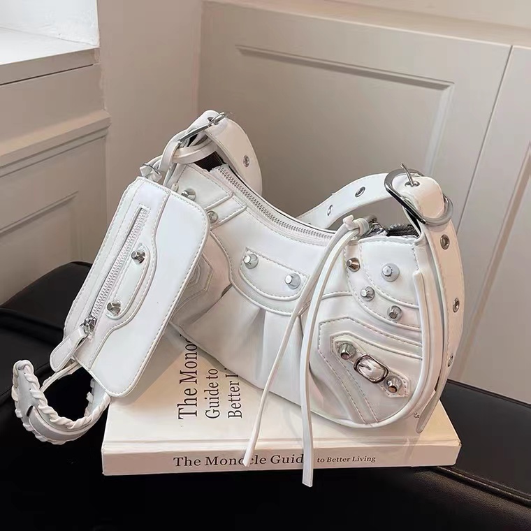 Woman Denim Diamond Riveted Shoulder Messenger Bag Half-Moon Locomotive Bag Luxury Fashion Handbags with Mirror and Card, Gift bags
Woman Denim Diamond Riveted Shoulder Messenger Bag Half-Moon Locomotive Bag Luxury Fashion Handbags with Mirror and Card, Gift bags
