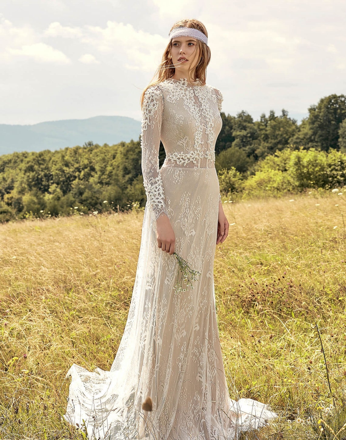Bohemian Lace Wedding Dress Sexy Open Back Long Sleeve Jewel Neck Ivory And Beige Country Bridal Gowns Illusion Boho Beach Bride Dresses 2022 Summer A