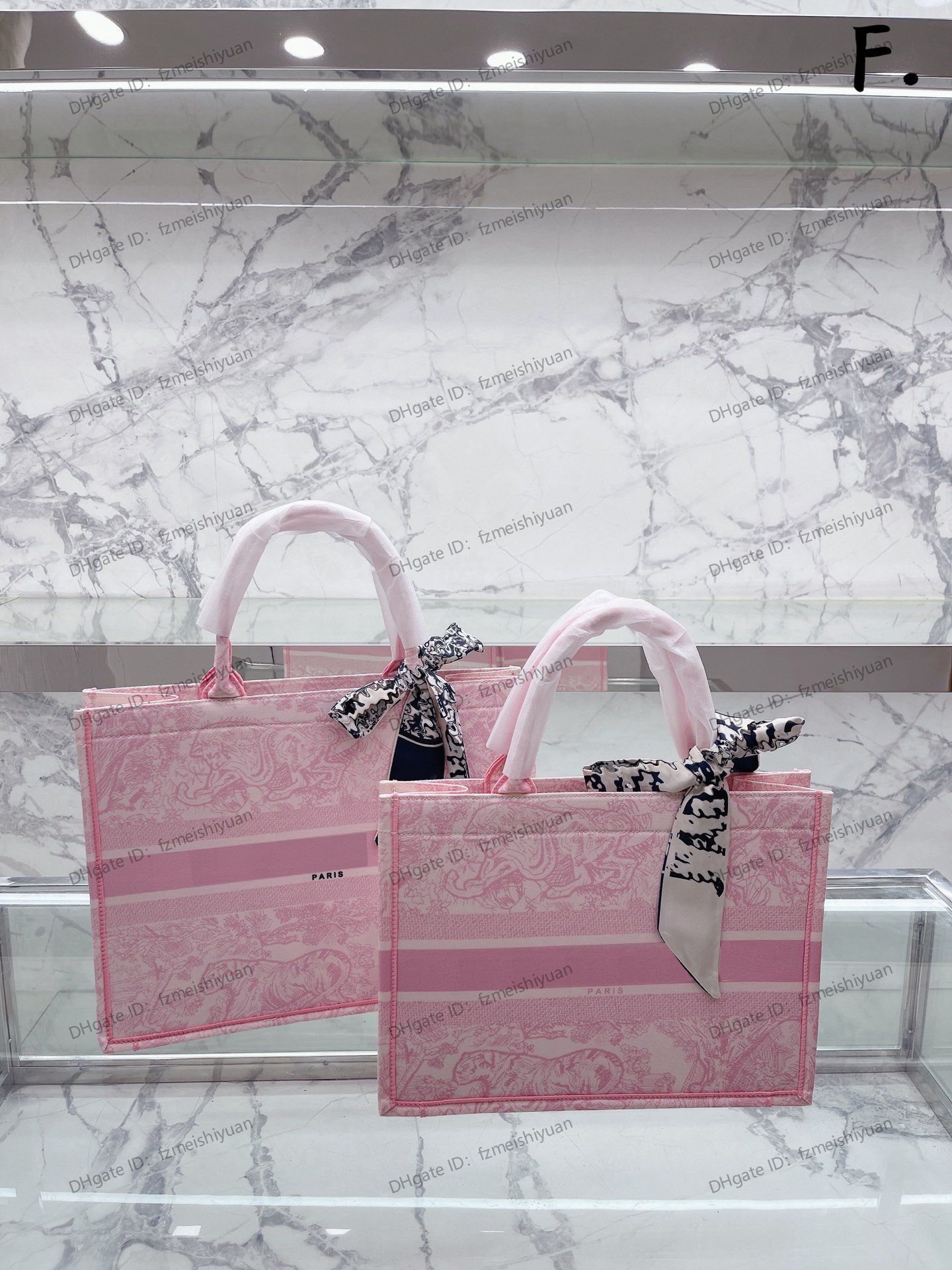 Wholesale Classic Designer Printed Book Tote Bag Retro Casual Messenger Shoulder Bag Portable Luxury Handbag, Customize
Wholesale Classic Designer Printed Book Tote Bag Retro Casual Messenger Shoulder Bag Portable Luxury Handbag, Customize