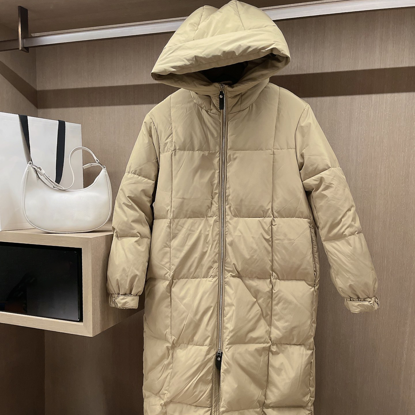 Top Quality Down Coat Women Thick real wolf fur Hooded Women's Slim Jacket Winter Parka Ladies Long Parkas Designer Hoodies Jackets Warm coats 999
Top Quality Down Coat Women Thick real wolf fur Hooded Women's Slim Jacket Winter Parka Ladies Long Parkas Designer Hoodies Jackets Warm coats 999