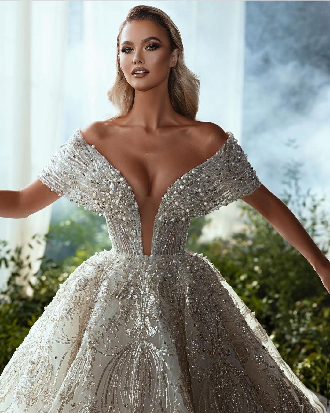 Princess Ball Gown Wedding Dresses Bridal Gowns Sexy V Neck Off Shoulder Lace Sleeveless Appliqued Sequins Floor Length Train Plus Size Robe De Mariee