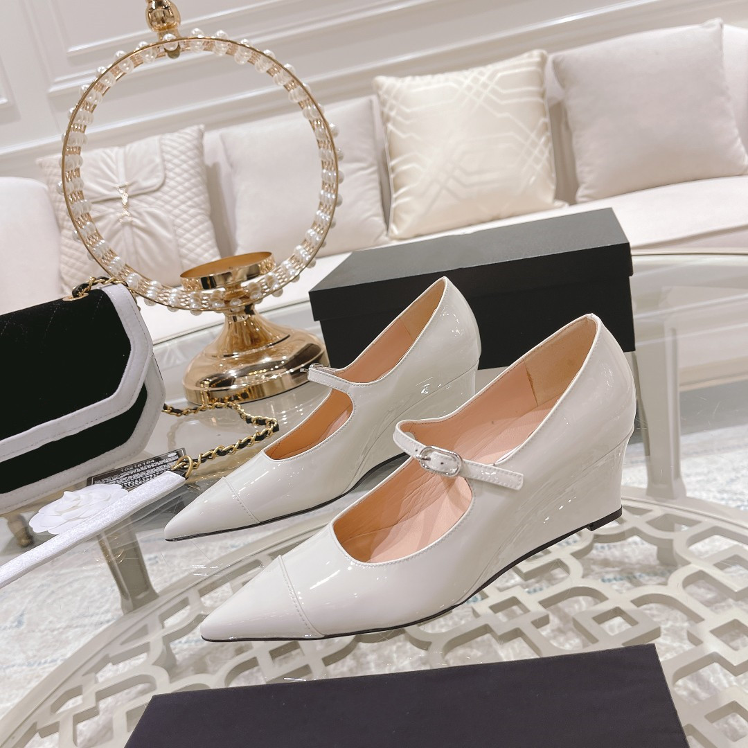 Sandals Designers Slides shoes Shoes Designer Woman Sandal Foam Runners leather Luxury colorful soft comfort bottom top quality Heels version unique size for 35-41, Black
Sandals Designers Slides shoes Shoes Designer Woman Sandal Foam Runners leather Luxury colorful soft comfort bottom top quality Heels version unique size for 35-41, Black