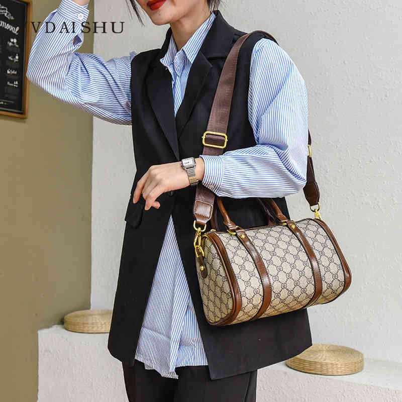 live broadcast one shoulder handbag new printing Boston texture pillow bag messenger bag, Khaki
live broadcast one shoulder handbag new printing Boston texture pillow bag messenger bag, Khaki