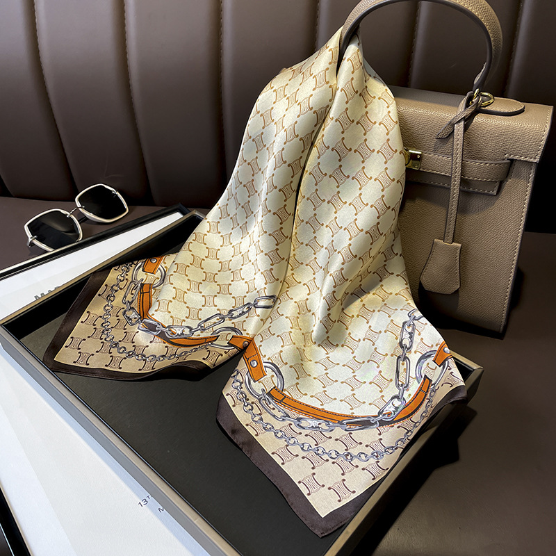 Hangzhou Silk Letter Chain Silk 70cm Square Scarf Mulberry Silk Scarf Small Square Towel Spring and Autumn Commuter Matching
Hangzhou Silk Letter Chain Silk 70cm Square Scarf Mulberry Silk Scarf Small Square Towel Spring and Autumn Commuter Matching