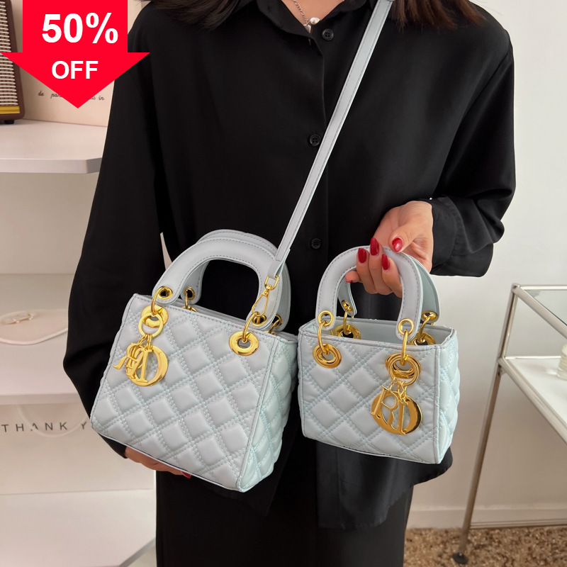 45% Off 2022 New Fashion Handbag Texture Style Shoulder Large Capacity Msenger Female Bag Factory Direct Store, Black trumpet
45% Off 2022 New Fashion Handbag Texture Style Shoulder Large Capacity Msenger Female Bag Factory Direct Store, Black trumpet