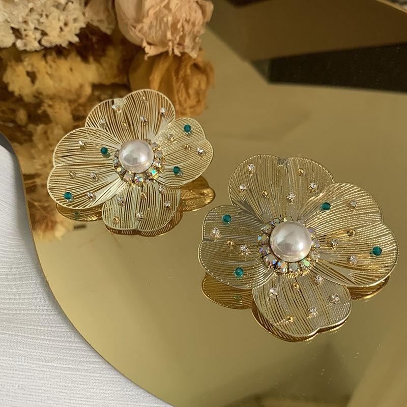 Dangle & Chandelier Hollow Metal Flowers Hyperbole Style Fine Drop Earrings Joker Senior Shiny Crystal Trend Women JewelryDangle
Dangle & Chandelier Hollow Metal Flowers Hyperbole Style Fine Drop Earrings Joker Senior Shiny Crystal Trend Women JewelryDangle