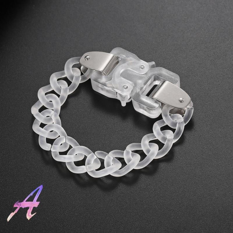 Chokers Alyx 9SM Transparent Acrylic Bracelet Industrial Function Wind Titanium Steel Metal Safety Buckle BraceletChokers
Chokers Alyx 9SM Transparent Acrylic Bracelet Industrial Function Wind Titanium Steel Metal Safety Buckle BraceletChokers