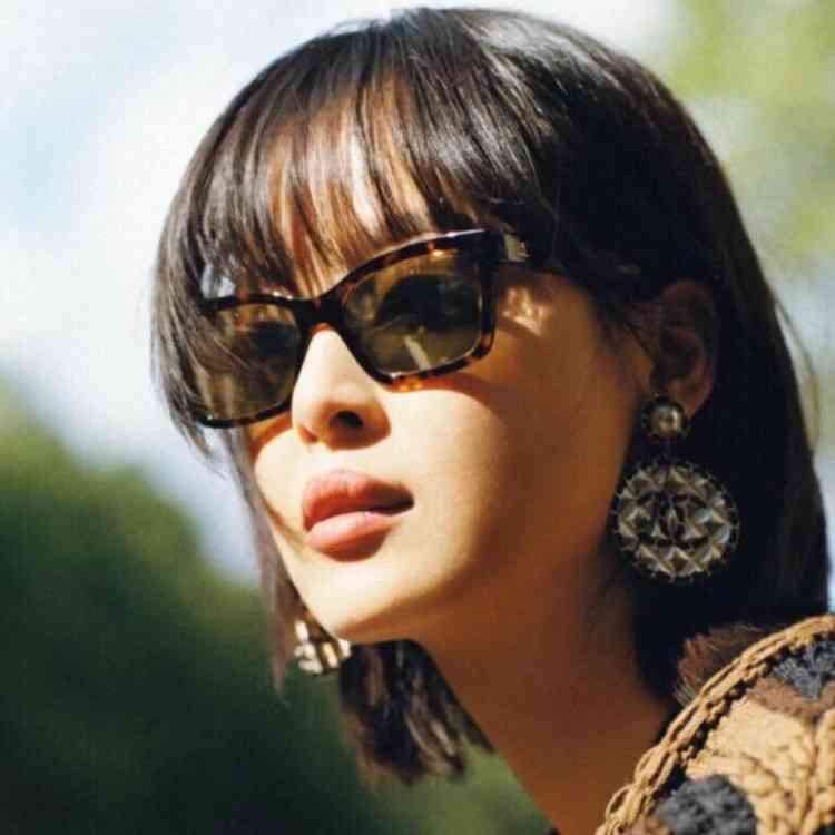 Sunglasses ch5417 Zhou Xun Xin Zhilei star same letter series sunglasses box color matching female
Sunglasses ch5417 Zhou Xun Xin Zhilei star same letter series sunglasses box color matching female