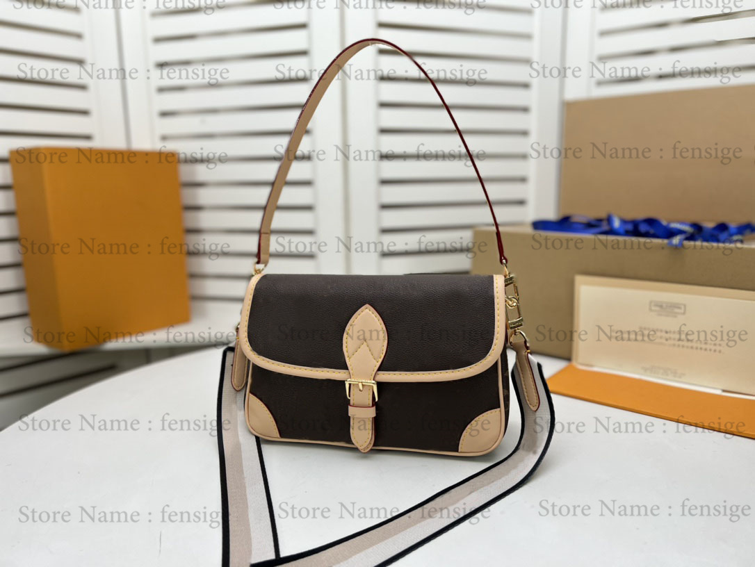 Diane NM PM M45985 Vintage Shoulder Bag 2 Strap Women Designer Handbag Monograms Flower motif Luxurys Flap With a magnetic buckle Tote CrossBody
Diane NM PM M45985 Vintage Shoulder Bag 2 Strap Women Designer Handbag Monograms Flower motif Luxurys Flap With a magnetic buckle Tote CrossBody