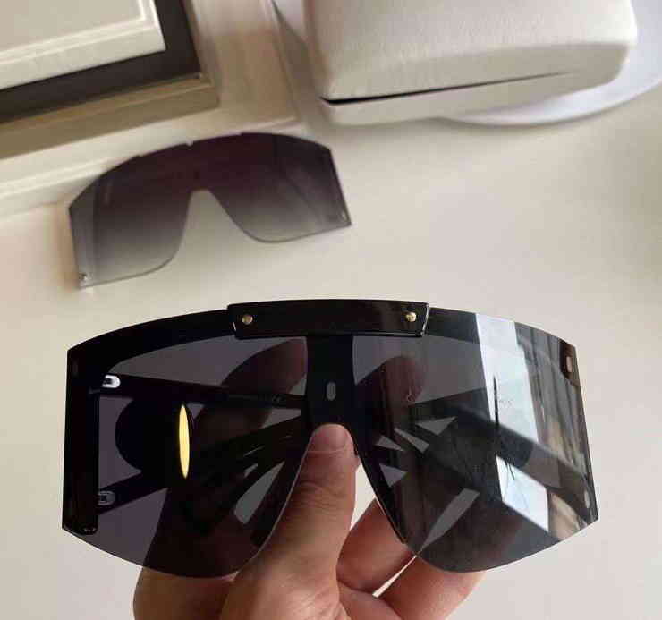 Shield Wrap 4393 Black Grey Extra Interchangeable Lens Sonnenbrille gafa de sol Fashion Oversized Sun UV400 Protection Eyewear With
Shield Wrap 4393 Black Grey Extra Interchangeable Lens Sonnenbrille gafa de sol Fashion Oversized Sun UV400 Protection Eyewear With