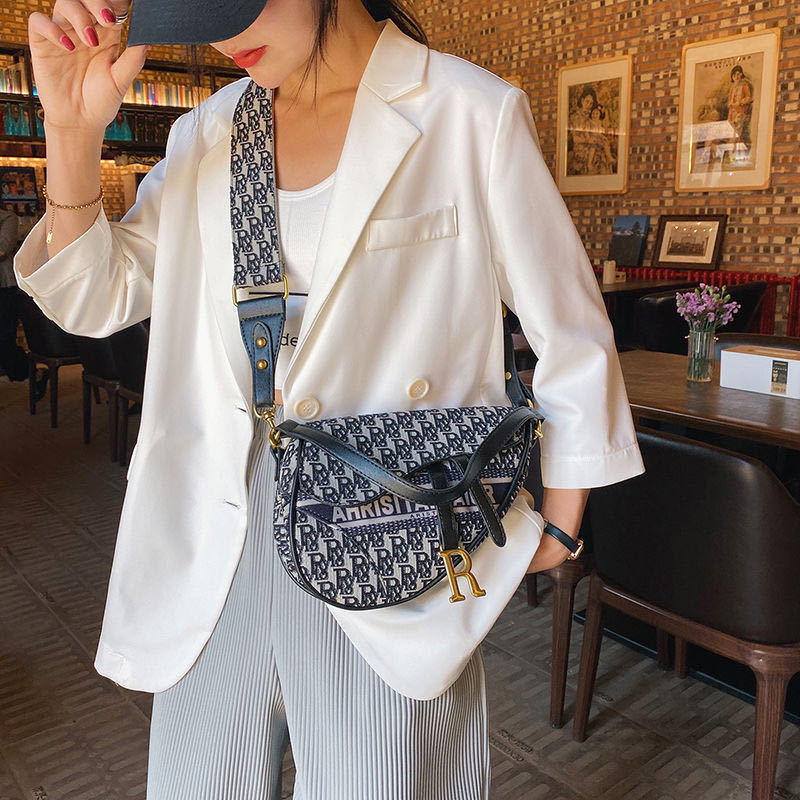 Designer Shoulder Bags Tote Handbags LOULOU Y-shaped Leather Women Saddle Bag Messenger Crossbody Axillary Package Dies Purses Handbag Totes Shopping Handbags
Designer Shoulder Bags Tote Handbags LOULOU Y-shaped Leather Women Saddle Bag Messenger Crossbody Axillary Package Dies Purses Handbag Totes Shopping Handbags