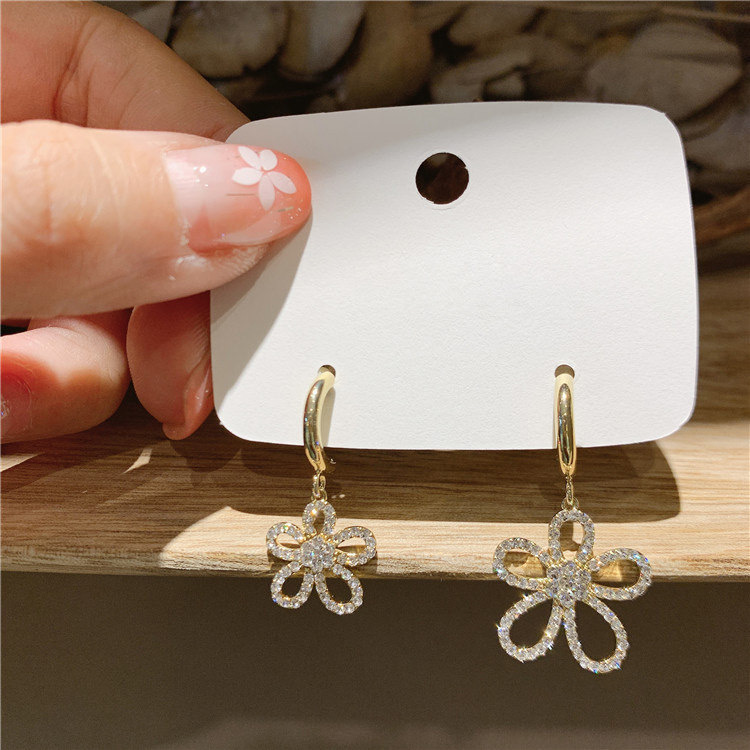 Asymmetric Micro Inlaid Zircon Flower Earrings Korean Version Simple and Elegant Temperament Versatile Net Red Wind Earrings