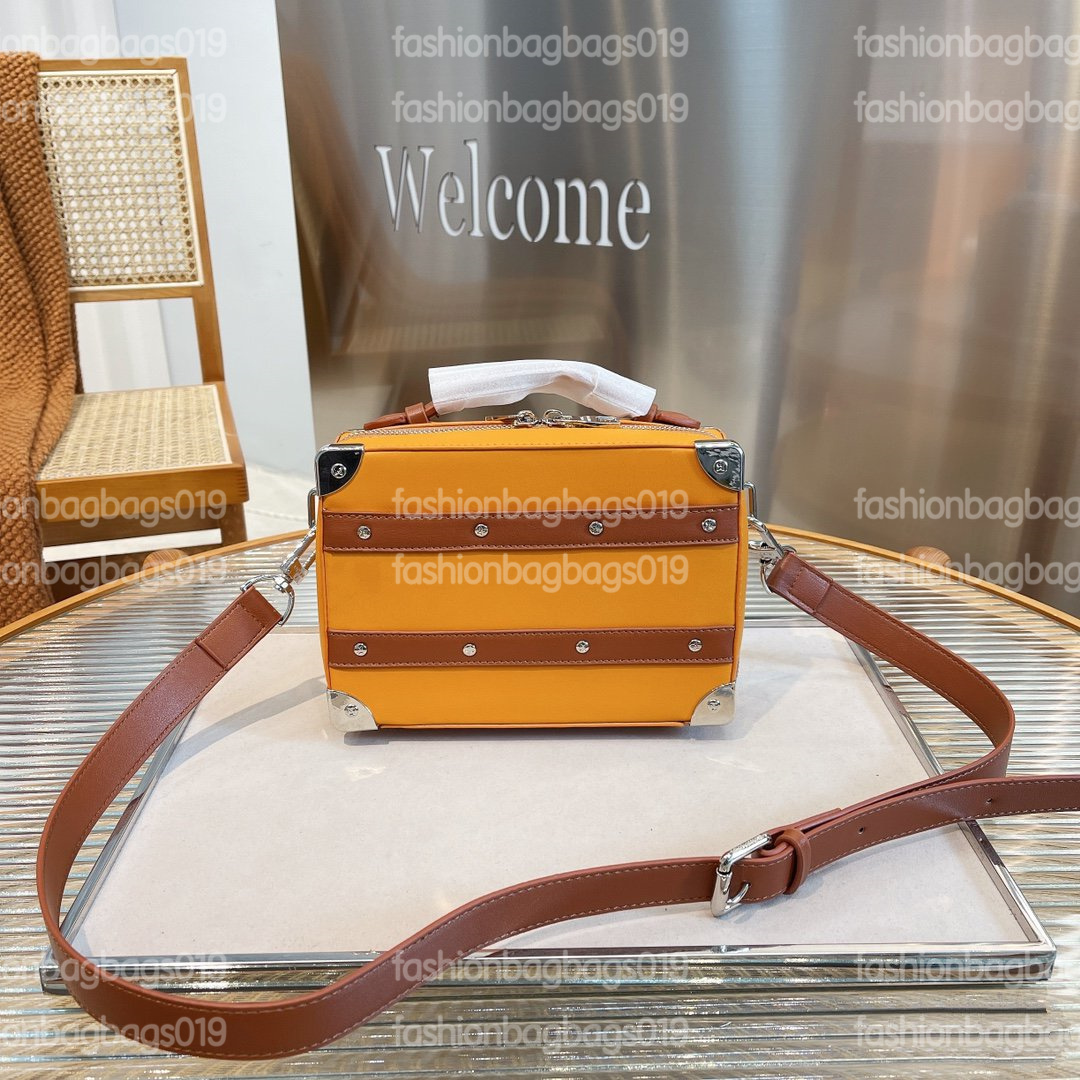 Luxury Designer Messenger Bag Handle Trunk Mens Outdoor packs Crossbody leather Shoulder bags men bag
Luxury Designer Messenger Bag Handle Trunk Mens Outdoor packs Crossbody leather Shoulder bags men bag