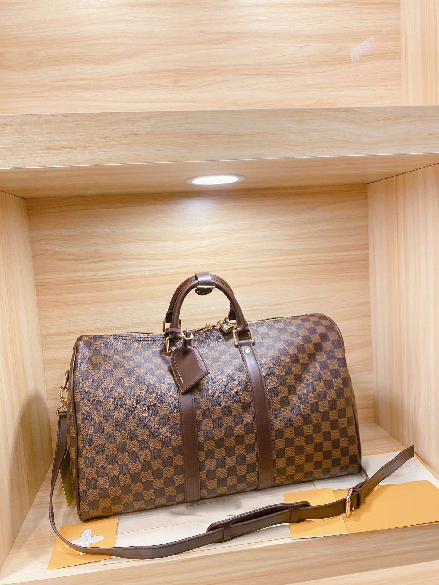 Designers shoulder bag luxurious tote purse handbag message bags cluth top quality classic Genuine leather Crossbody OLD Flower Luggage men Damier Trashbags 55CM, Black damier
Designers shoulder bag luxurious tote purse handbag message bags cluth top quality classic Genuine leather Crossbody OLD Flower Luggage men Damier Trashbags 55CM, Black damier