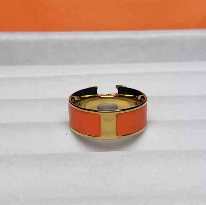 New high quality designer design titanium ring classic jewelry men and women couple rings modern style band width 8MM
New high quality designer design titanium ring classic jewelry men and women couple rings modern style band width 8MM