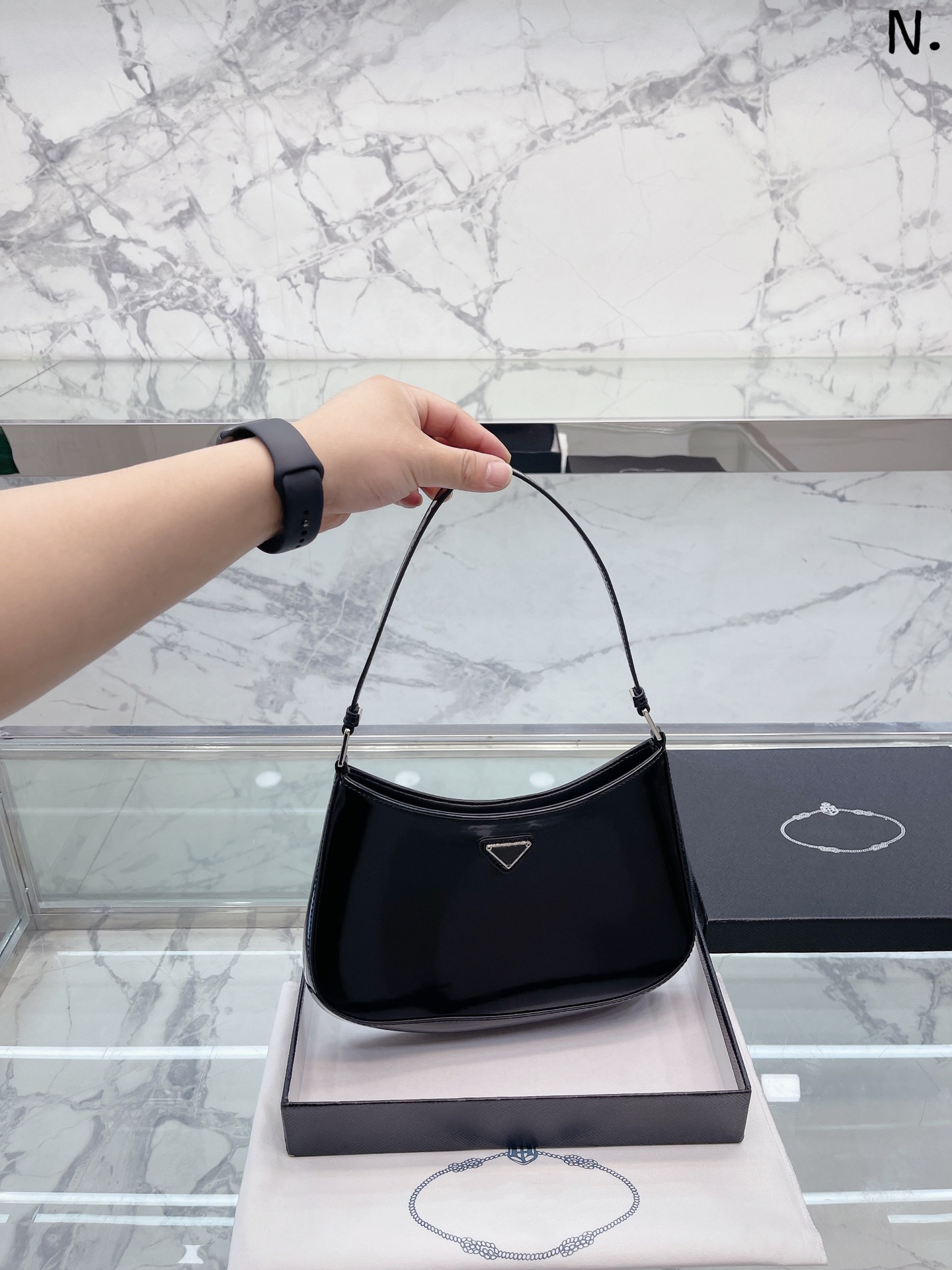 Timeless classic portable designer bags fashion essential for hipsters Women Bags Shoulder fashion for Womens Handbag Luxurys tote Purses, Grey
Timeless classic portable designer bags fashion essential for hipsters Women Bags Shoulder fashion for Womens Handbag Luxurys tote Purses, Grey
