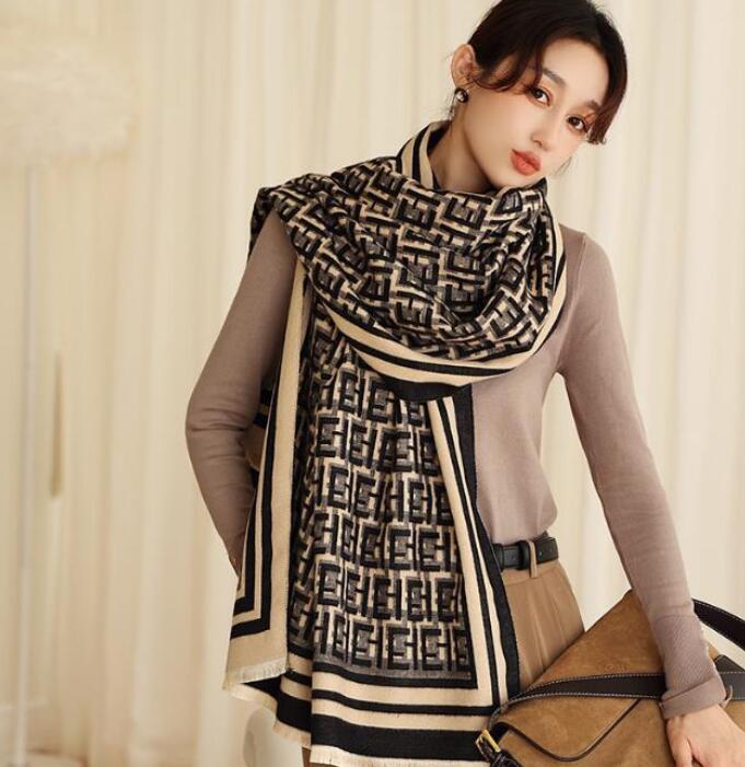 22ss 20style Women Presbyopia Letter Cotton Winter Warm Luxury Designer Thicken Scarves Cashmere Wool Autumn Winter
22ss 20style Women Presbyopia Letter Cotton Winter Warm Luxury Designer Thicken Scarves Cashmere Wool Autumn Winter
