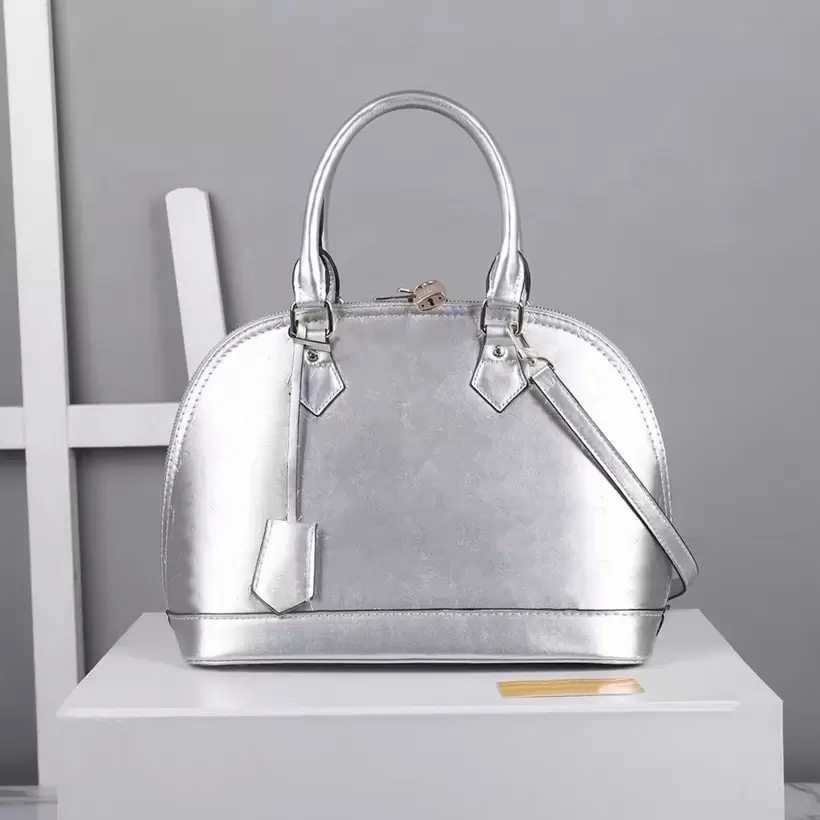 HBP Designers Tote pochette Almas BB Shell Bag Embossing Pu Leather luxury totes Designer handbags Women Shoulder Bags handbag With key Lock shoulder strap
HBP Designers Tote pochette Almas BB Shell Bag Embossing Pu Leather luxury totes Designer handbags Women Shoulder Bags handbag With key Lock shoulder strap