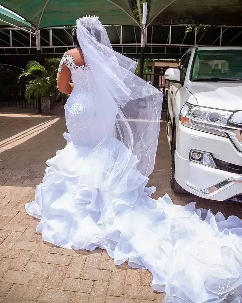 Size Gorgeous Plus Mermaid Wedding Dresses Bridal Gown with Long Sleeves Lace Applique Beaded Sweep Train Ruffles Custom Made Vestidos De Novia