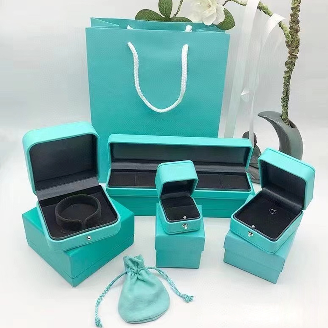 Classic Brand Design Package Jewelry Box For Ring Earring Bracelet Jewellery Set Exquisite Display Packaging Case bag
Classic Brand Design Package Jewelry Box For Ring Earring Bracelet Jewellery Set Exquisite Display Packaging Case bag