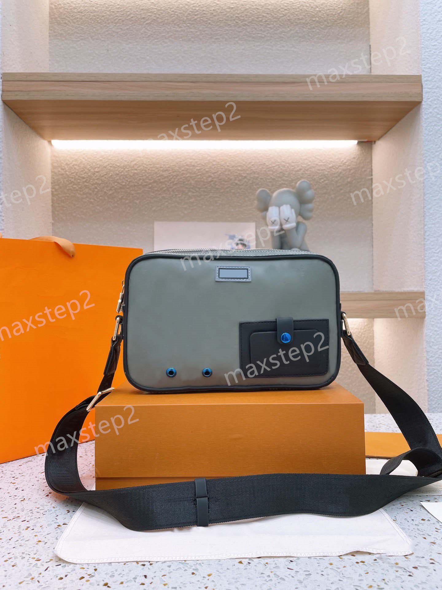 Utility Messager Bag Camouflage Nylon Soft Trunk Grey Monograms Print leather Front Snap Card Slot Mens Business Bag Designer Luxurys Shoulder Bags
Utility Messager Bag Camouflage Nylon Soft Trunk Grey Monograms Print leather Front Snap Card Slot Mens Business Bag Designer Luxurys Shoulder Bags