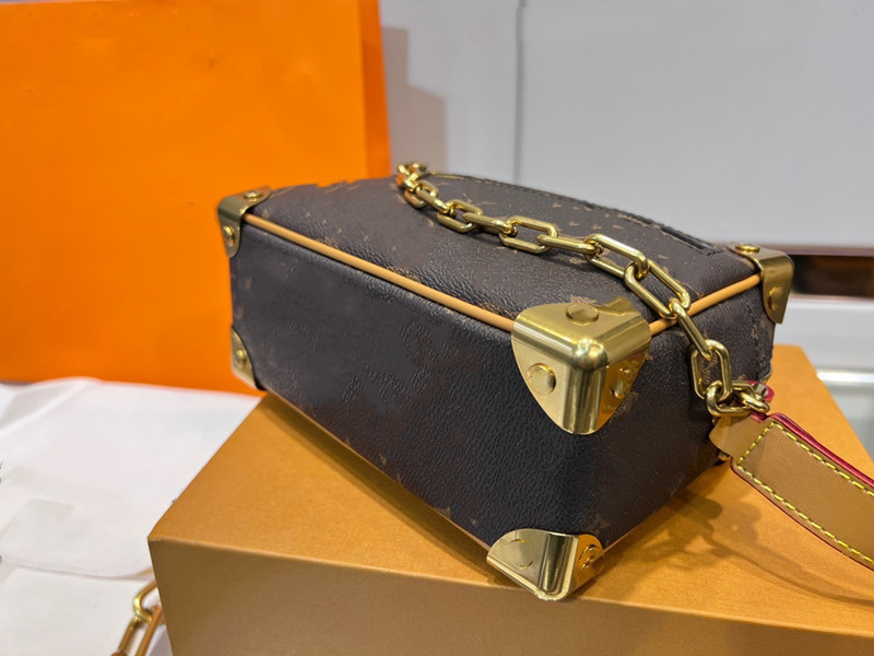 top quality crossbody Designer Bags luxurious mini fashion shoulder designers women handbags cattlehide leather bags L50, Goldenn chains
top quality crossbody Designer Bags luxurious mini fashion shoulder designers women handbags cattlehide leather bags L50, Goldenn chains