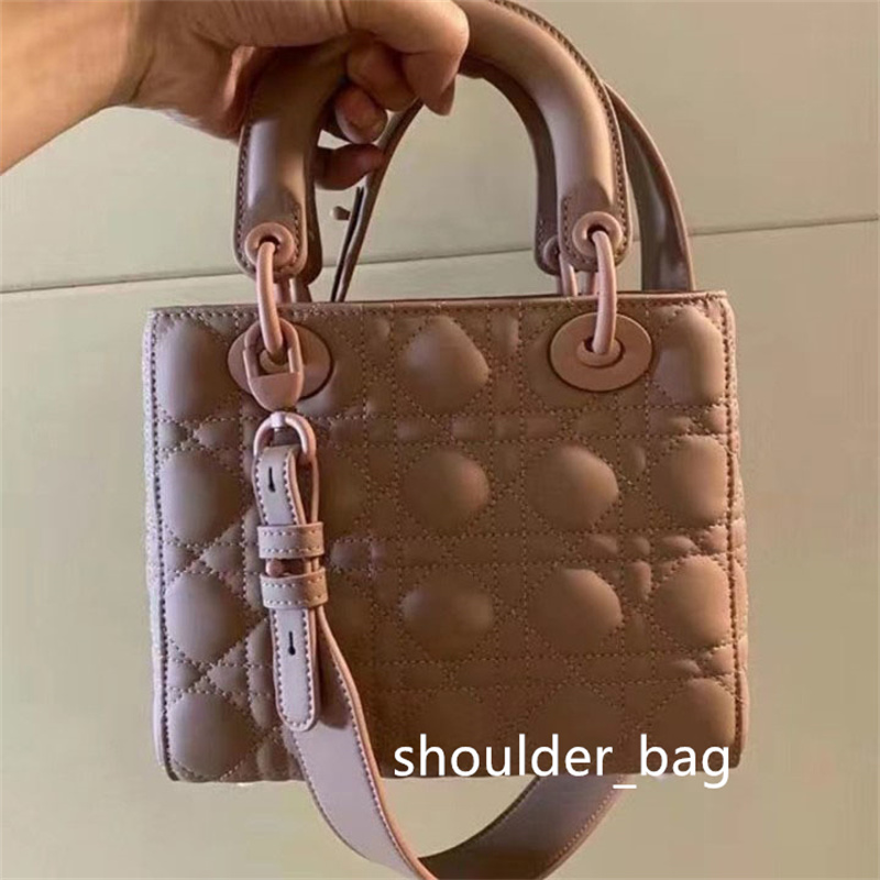 Shoulder Bags Fashion Women 2022 Luxury Handbags Diana Totes Frosted Designers Ling Plaid Practical Metal Hanging Decoration Elegant Artwork Classic Shoulder Bag, Red frosted glass pendant
Shoulder Bags Fashion Women 2022 Luxury Handbags Diana Totes Frosted Designers Ling Plaid Practical Metal Hanging Decoration Elegant Artwork Classic Shoulder Bag, Red frosted glass pendant