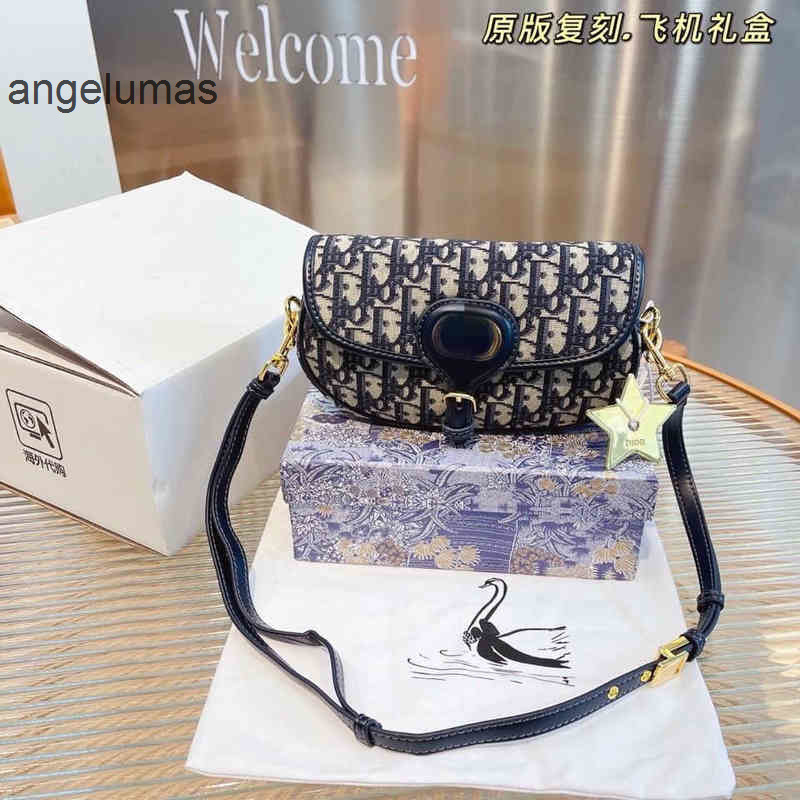 Stick Christan Cowhide christlan Designer Bag Bobby Crescent Bobby Women's Bags Retro Shoulder Tofu Messenger JFWM, Black
Stick Christan Cowhide christlan Designer Bag Bobby Crescent Bobby Women's Bags Retro Shoulder Tofu Messenger JFWM, Black