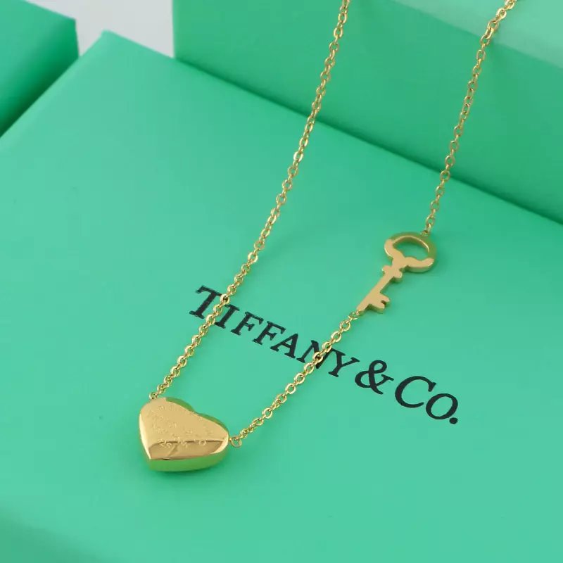 Pendant Necklaces 3 Colors Fashion Luxury Designer Love Necklace Women paragraph clavicle Gold Peach Heart Pendant Necklaces Fine Jewelry T2302034