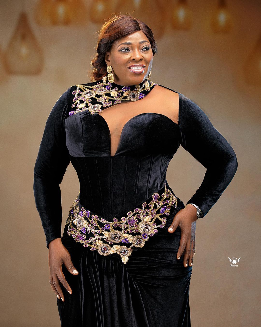 2022 Plus Size Arabic Aso Ebi Black Mermaid Velvet Prom Dresses Lace Beaded Crystals Evening Formal Party Second Reception Birthday Engagement Gowns D