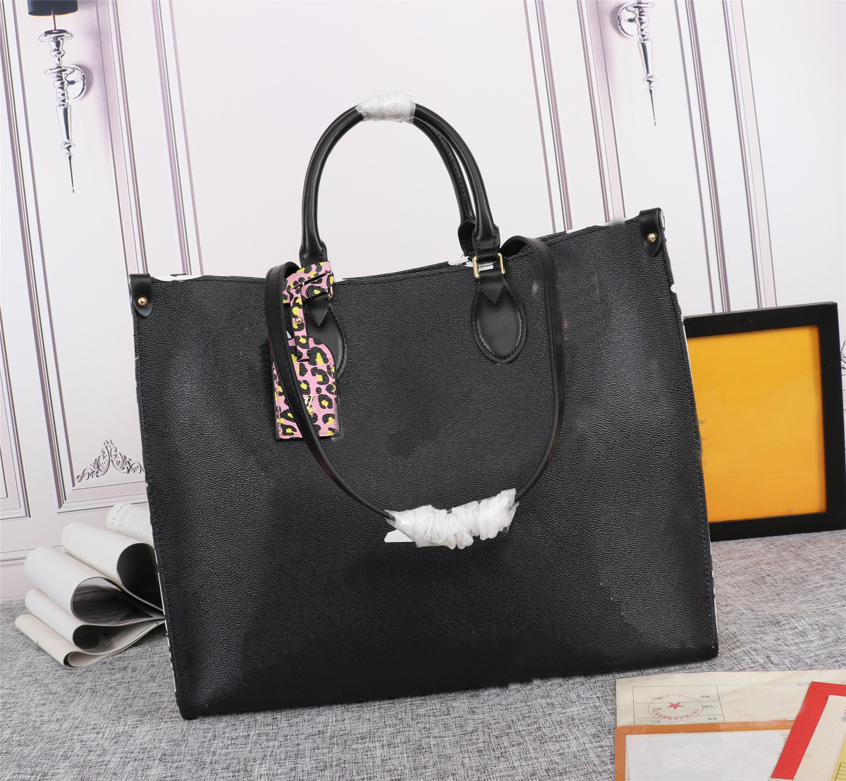 Fashion ONTHEGO M45815 WOMEN luxurys designers totes bags Leopard Print handbags messenger crossbody lady travel shoulder bag Wallet purse Shopping bag
Fashion ONTHEGO M45815 WOMEN luxurys designers totes bags Leopard Print handbags messenger crossbody lady travel shoulder bag Wallet purse Shopping bag