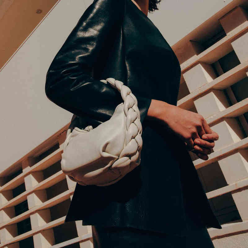 Evening Bag Woven Handle Ladie Half Moon Handbag 2022 New Designer Casual Soft Hobo Shoulder Bag for Women Retro High Quality Fashion 220622, Beige
Evening Bag Woven Handle Ladie Half Moon Handbag 2022 New Designer Casual Soft Hobo Shoulder Bag for Women Retro High Quality Fashion 220622, Beige