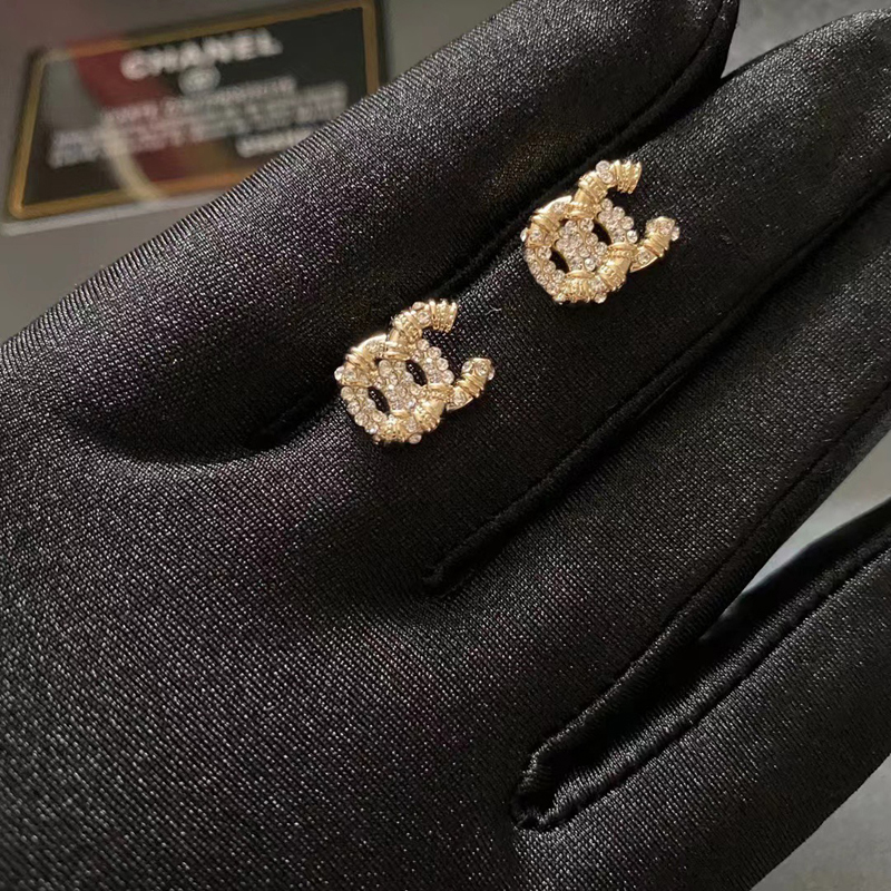 18K Gold Plated Designers Brand Earrings Designer C-Letter Ear Stud Women Crystal Geometric Earring For Wedding Party Jewerlry Accessories A903
18K Gold Plated Designers Brand Earrings Designer C-Letter Ear Stud Women Crystal Geometric Earring For Wedding Party Jewerlry Accessories A903