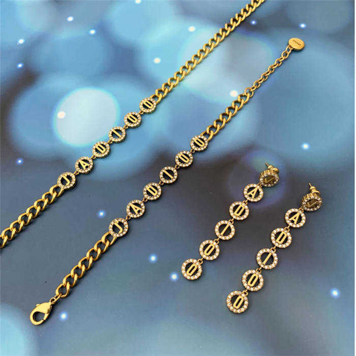 Classic Designer Jewelry Ladies Letters Diamond Necklace High Quality Pure Copper Material Couple Wedding Birthday Gift Charm Bracelets Necklace
Classic Designer Jewelry Ladies Letters Diamond Necklace High Quality Pure Copper Material Couple Wedding Birthday Gift Charm Bracelets Necklace
