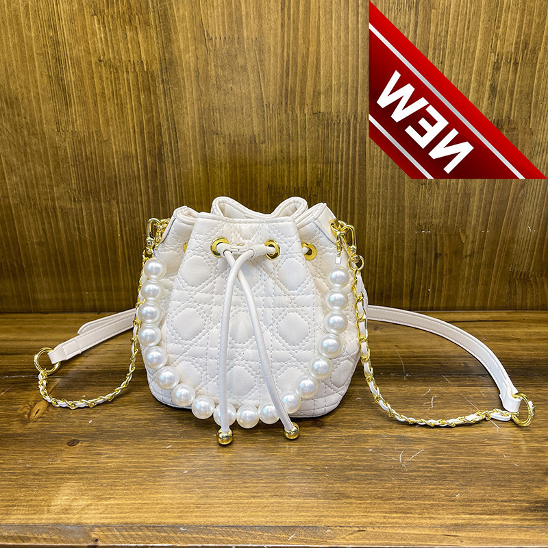 d Family's New Pearl Advanced Sense Drawstring Bucket Xiaoxiangfeng Chain Fashion Versatile Lingge Single Shoulder Bag