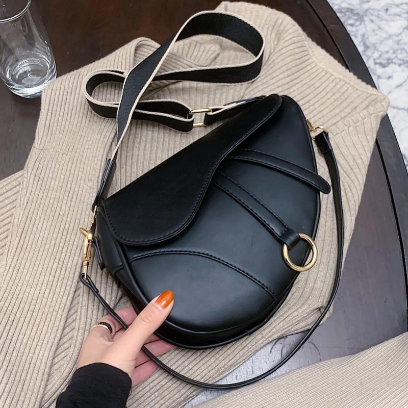 Evening Bags High-quality Texture Luxury Women's Bag 2022 Summer Trendy Fashion All-match One-shoulder Diagonal Simple Saddle BagEvening, White
Evening Bags High-quality Texture Luxury Women's Bag 2022 Summer Trendy Fashion All-match One-shoulder Diagonal Simple Saddle BagEvening, White