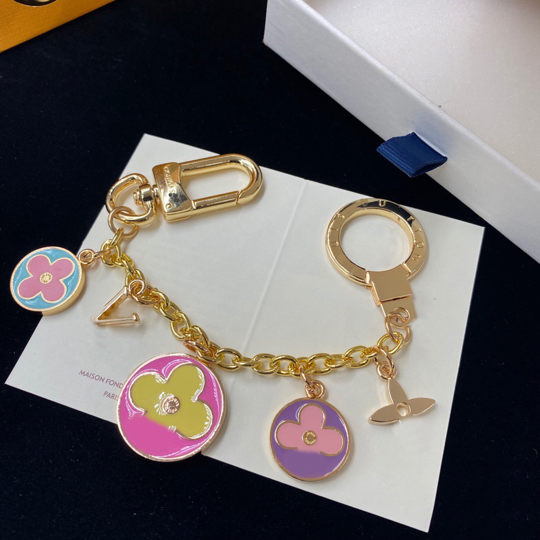 Designer Keychains Top Quality key chains Luxury letter key chain Car Keychain Women Fashion Buckle jewelry Keyring Bags Pendant Exquisite Gift
Designer Keychains Top Quality key chains Luxury letter key chain Car Keychain Women Fashion Buckle jewelry Keyring Bags Pendant Exquisite Gift