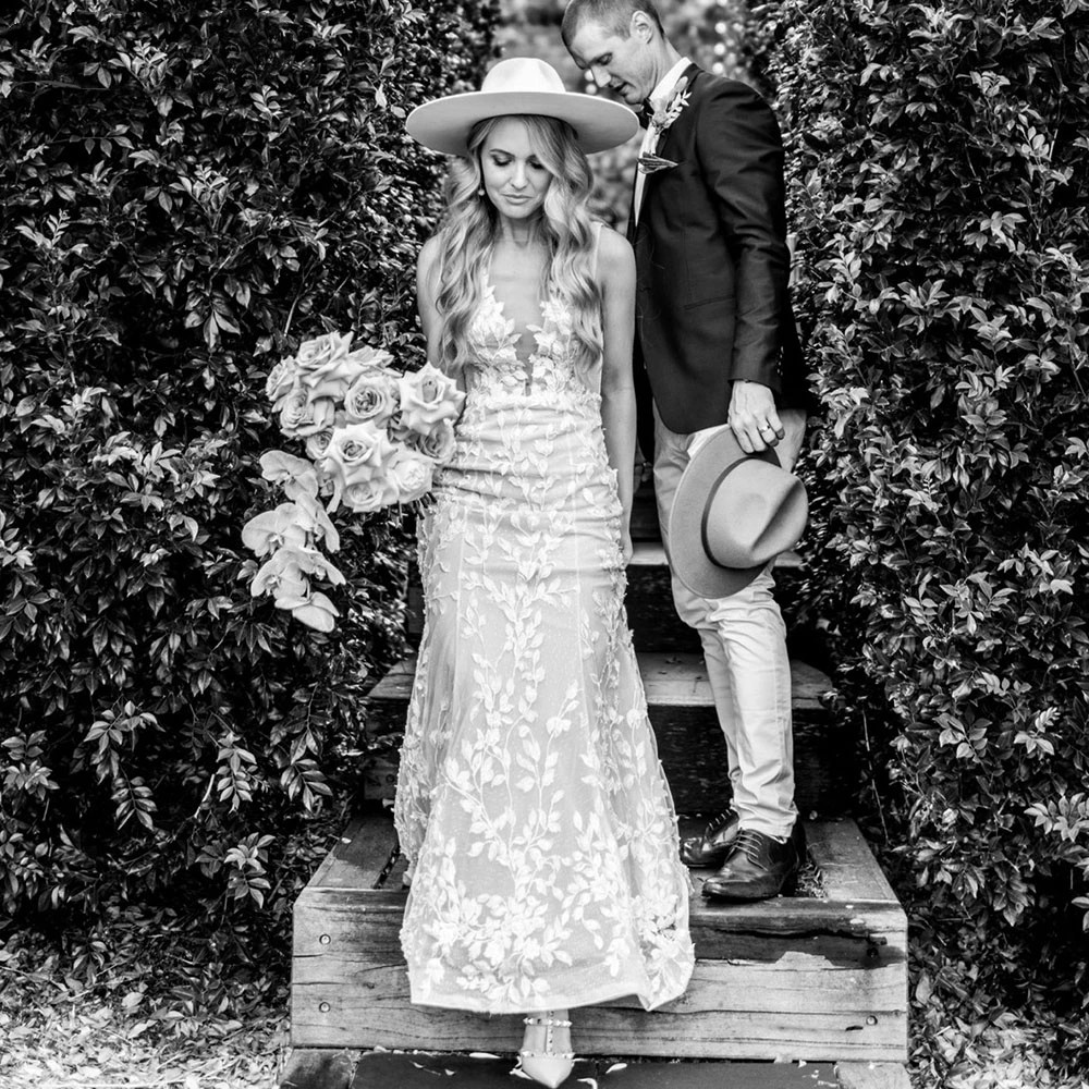 Leaf Lace beach Wedding Dresses Mermaid V-Neck Backless sheer neck Bridal Gowns Sweep Train country Bohemian Robe de Soriee
