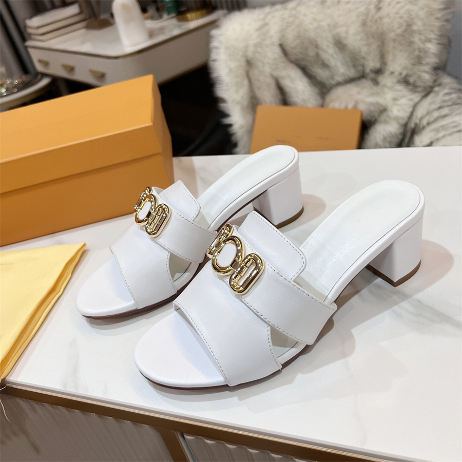 High Quality Fashion Beach Shoes Summer Fashion Travel Platform Slippers Louiseity Slides Women Leather Letter Sandals Luxury Designers viutonity GSDFE
High Quality Fashion Beach Shoes Summer Fashion Travel Platform Slippers Louiseity Slides Women Leather Letter Sandals Luxury Designers viutonity GSDFE