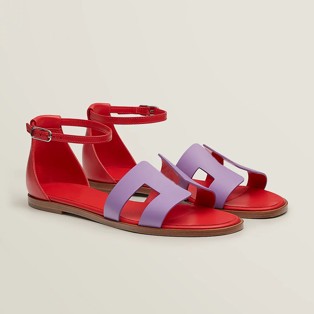 Designer Women Santorini sandal Slippers leather goatskin sole Palladium plated buckle Outdoor Sandals Summer Luxury Fashion Ladies Beach Flat Flip Flops, Custom
Designer Women Santorini sandal Slippers leather goatskin sole Palladium plated buckle Outdoor Sandals Summer Luxury Fashion Ladies Beach Flat Flip Flops, Custom