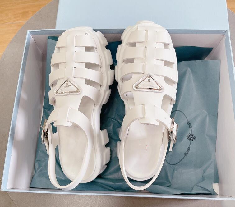 Fashion roman spring and summer 2022 flat Light sandals Triangular type fashionable and comfortable Thick heels woman beach slippers, Red
Fashion roman spring and summer 2022 flat Light sandals Triangular type fashionable and comfortable Thick heels woman beach slippers, Red