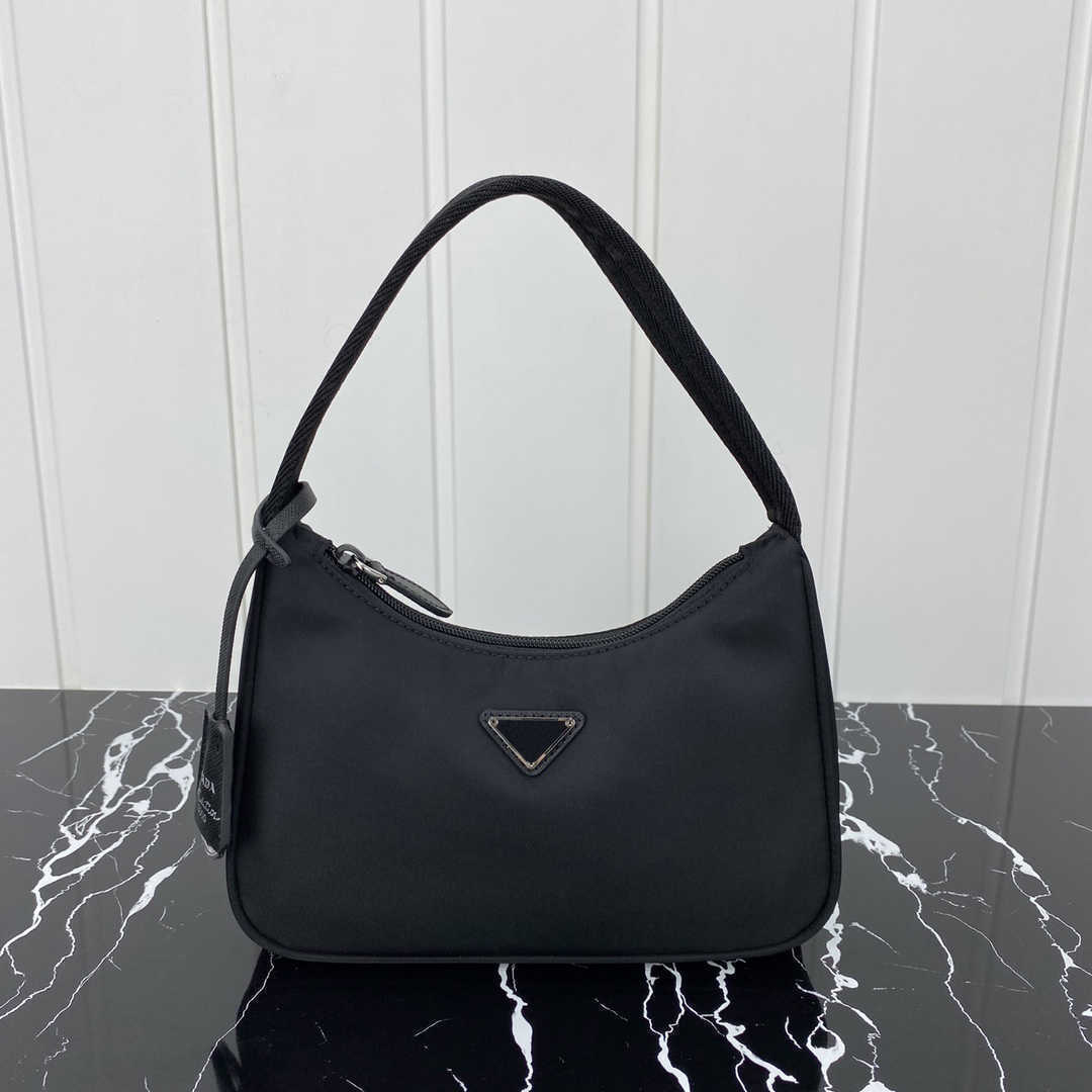High Quality Hobo Underarm Shoulder Bags Fashion Parachute fabric Nylon Handbags tote Luxury Designer Moon shaped Middle Evening Bag Women's, Sky blue
High Quality Hobo Underarm Shoulder Bags Fashion Parachute fabric Nylon Handbags tote Luxury Designer Moon shaped Middle Evening Bag Women's, Sky blue