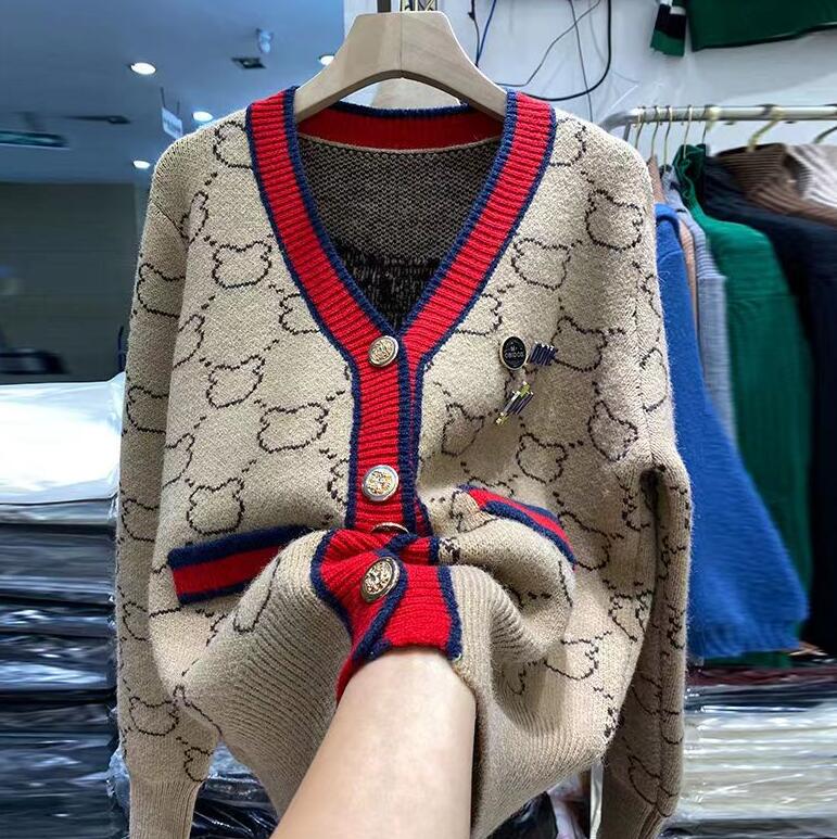 Women Sweater Knit Designer Autumn Winter ggity V-Neck Cardigans Knitted Loose Coat Double Letter Printed Sweaters Ladies Outer Wear Streetwear, 04
Women Sweater Knit Designer Autumn Winter ggity V-Neck Cardigans Knitted Loose Coat Double Letter Printed Sweaters Ladies Outer Wear Streetwear, 04