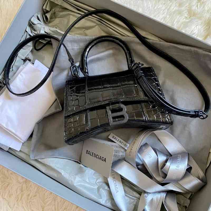 Balenciga Handbag Designer Black Crocodile Embossed Hourglass Bag Messenger Shoulder Crossbody
Balenciga Handbag Designer Black Crocodile Embossed Hourglass Bag Messenger Shoulder Crossbody