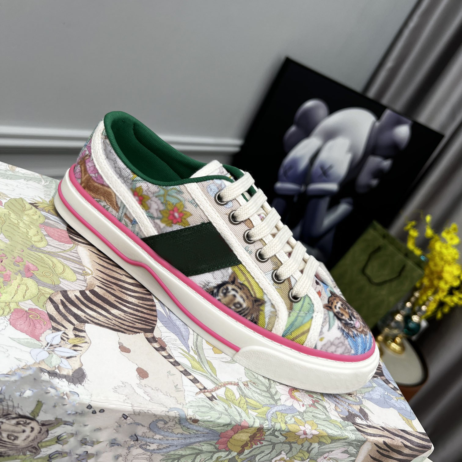 Designer 1977 series casual shoes skateboard shoes canvas retro embroidered rubber soles red and green stripes outdoor running flat sneakers, Customize
Designer 1977 series casual shoes skateboard shoes canvas retro embroidered rubber soles red and green stripes outdoor running flat sneakers, Customize