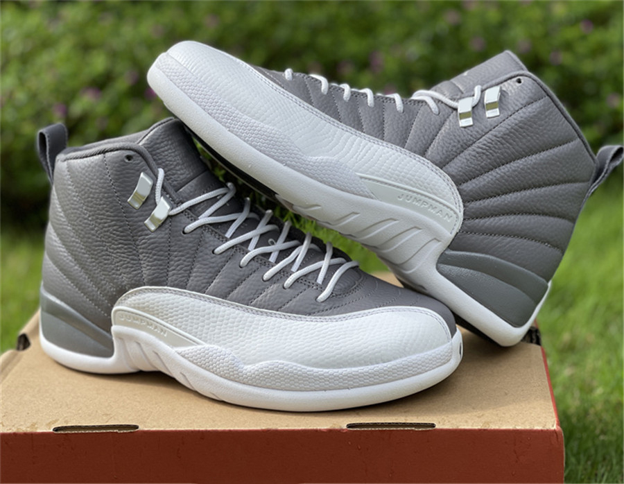 Newest Authentic 12 Stealth Men Shoes White Cool Grey Metallic Silver 12S Real Carbon Fiber Outdoor Sports Sneakers With Original Box 40-47.5, Customize
Newest Authentic 12 Stealth Men Shoes White Cool Grey Metallic Silver 12S Real Carbon Fiber Outdoor Sports Sneakers With Original Box 40-47.5, Customize